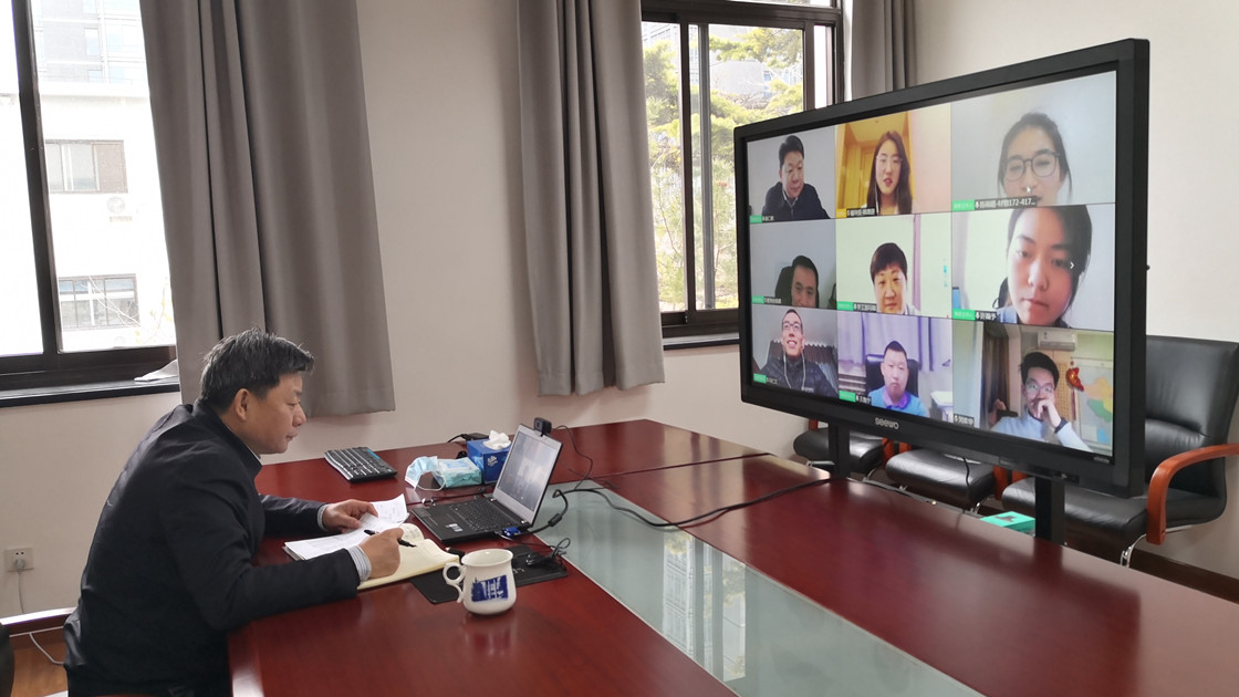 杨董事长参加1712班会.jpg