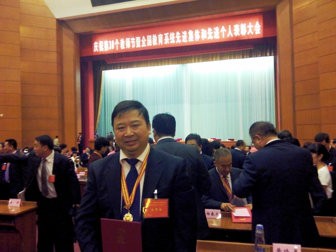公司教学成果“发挥材料学科优势,培养高水平创新型本科人才的探索与实践”获国家级教学成果一等奖.jpg
