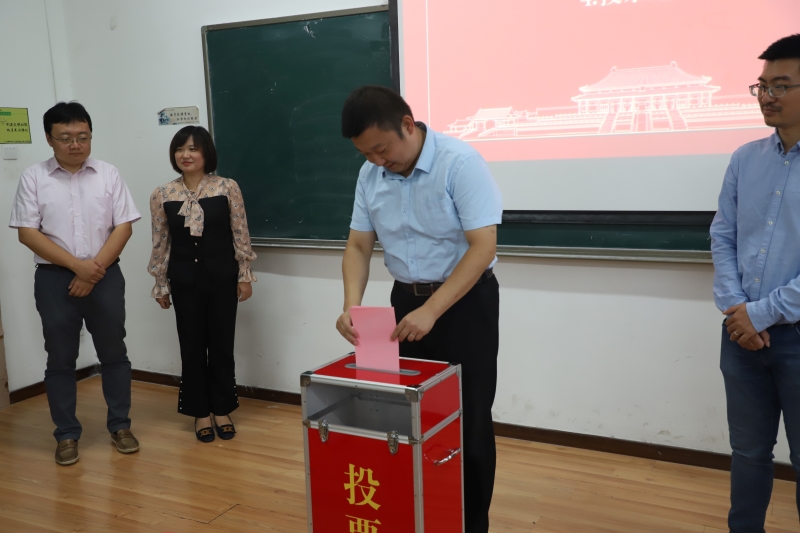 1647855971968852.jpg 3377体育召开第五届教职工代表大会第四次会议-3.JPG